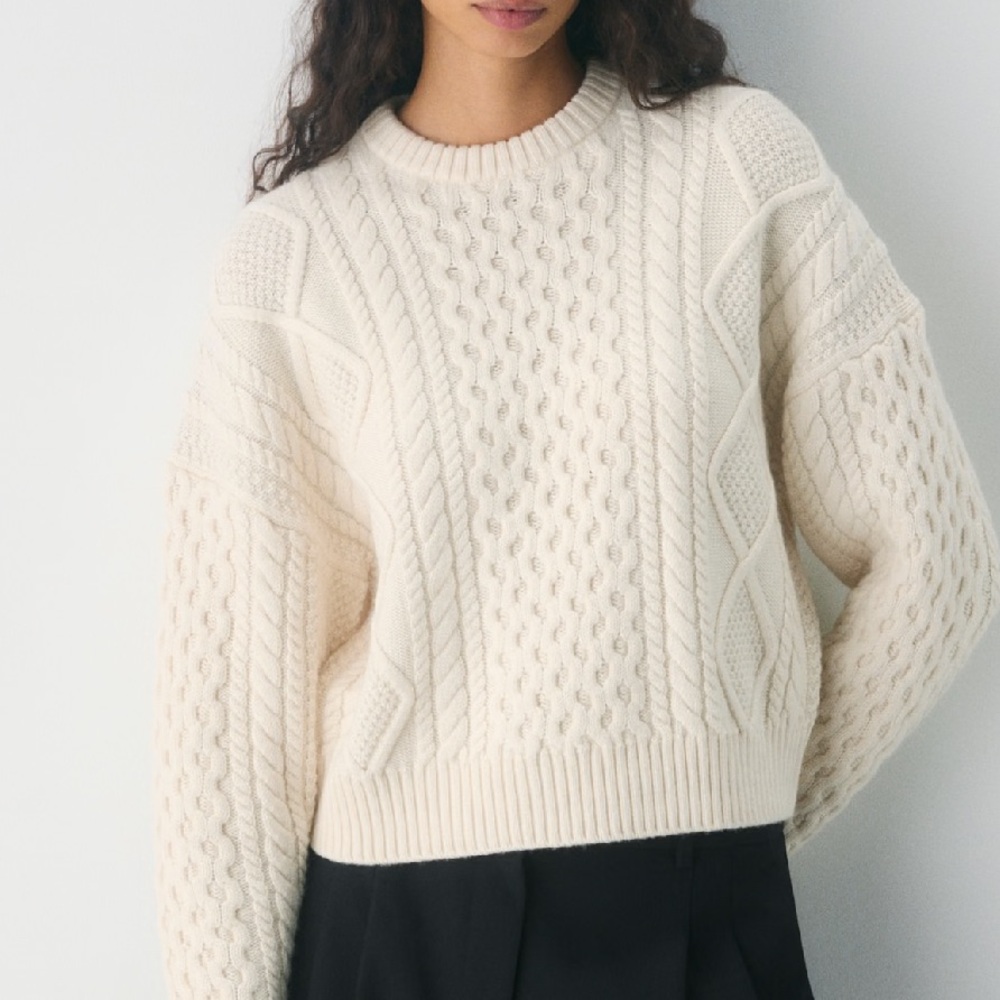 ARITZIA // SUNDAY BEST CROPPED CABLE KNIT SWEATER